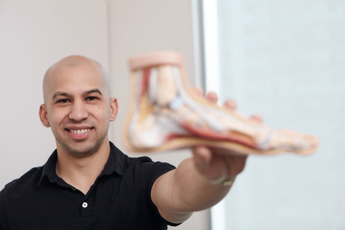 JuevesRevista's tweet photo. Hoy se estrena la serie #DrPie.

Este lunes 23:10 por A&amp;E debuta el docu-reality del especialista en pies, #JonathanTomines, que comparte los más extraños casos que sus pacientes le llevan a su consultorio. https://t.co/O51uf8DSX9