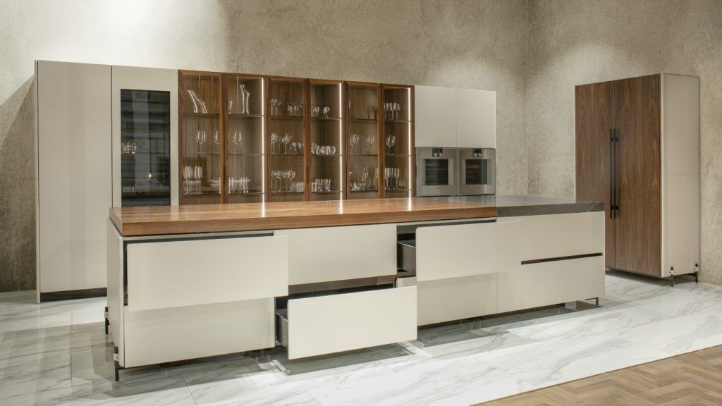 Time54marketing's tweet photo. Aston Martin has unveiled its first kitchen collection: the V888 Kitchen, by Formitalia
https://t.co/CndCMxYsLh
#kitchen #kitchens #luxurykitchen #kitchendesign #design #astonmartin #building #construction #housebuilding #building #construction #interiors #interiordesign #time54 https://t.co/avKwmS11pw