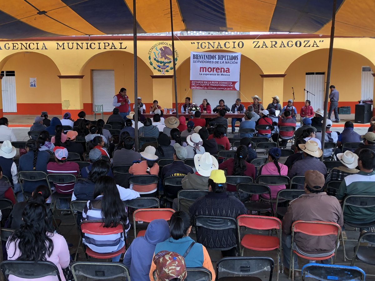 Ayer por la Región de la Mixteca alta de Oaxaca; saludamos a nuestros hermanos en compañía de la Dip. Arcelia López Hernández <a href="/yeidckol/">Yeidckol Polevnsky</a> <a href="/RicardoMonrealA/">Ricardo Monreal A.</a>