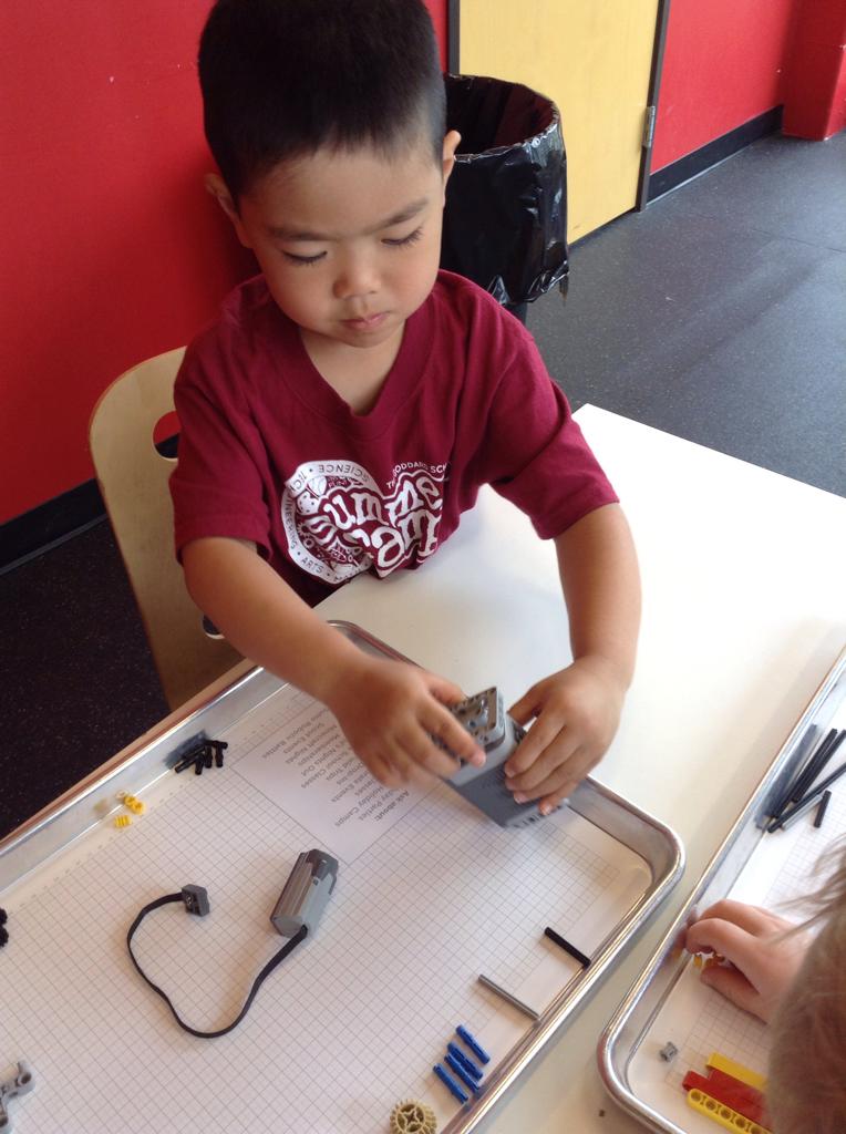 GoddardLO's tweet photo. The campers got to build a race car today at The Robot Garage! https://t.co/olh48iXesQ