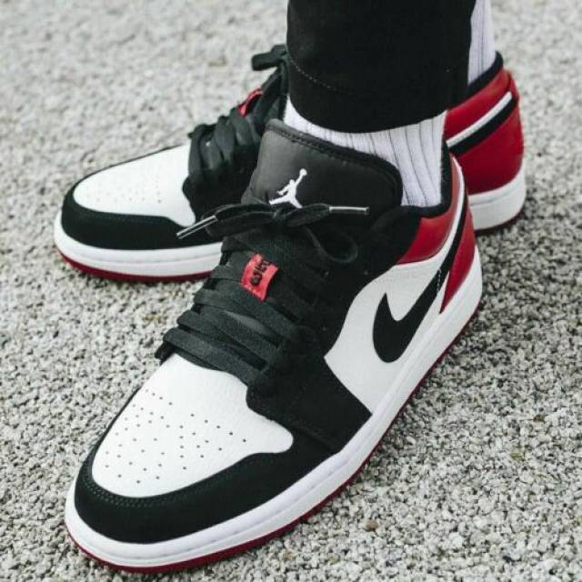 black toe low on feet