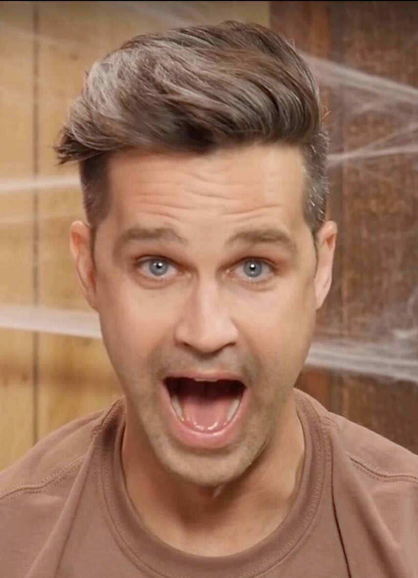 cookingfornow's tweet photo. .@linklamont with brown eyes what y’all think 🤔 @rhettandlink #gmm #ltat https://t.co/36Kf5fc2d3