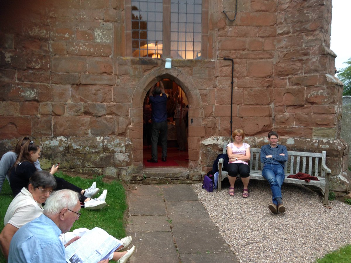 PurpleMastodon's tweet photo. Balmy evening and able to sit outside during ringing practice #Shrawley @CofEWorcester https://t.co/GrrUtxuNE6