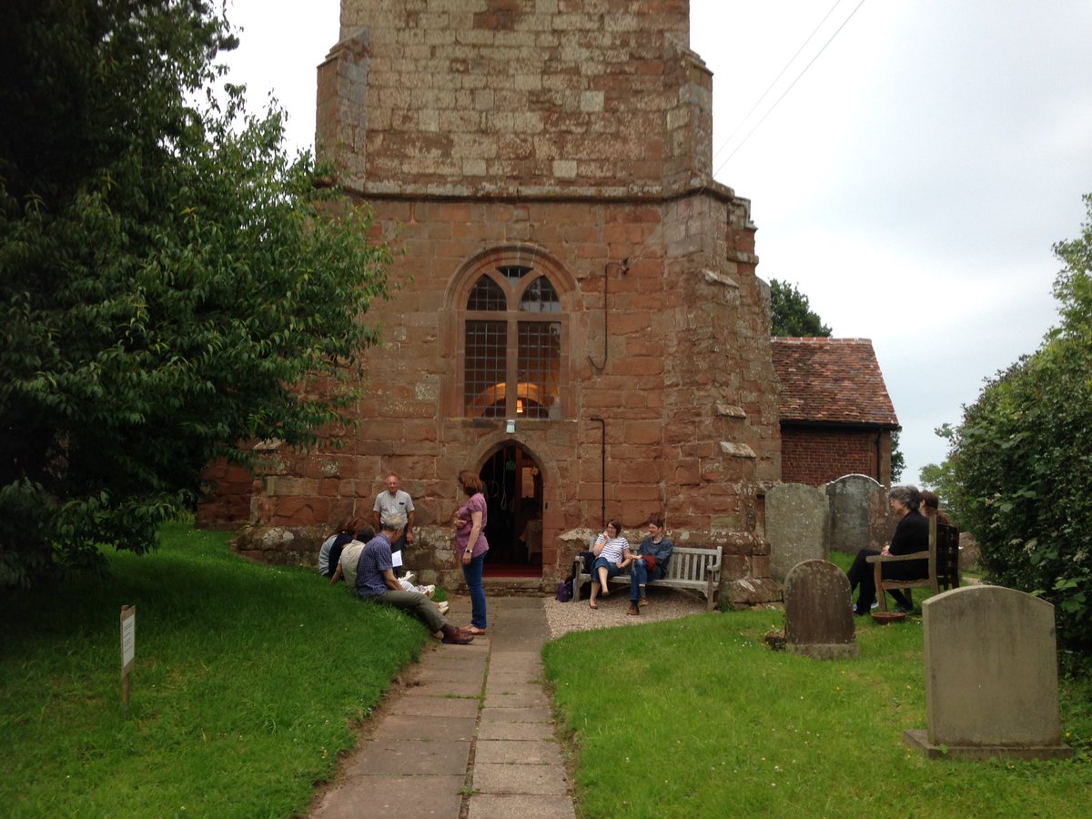 PurpleMastodon's tweet photo. Balmy evening and able to sit outside during ringing practice #Shrawley @CofEWorcester https://t.co/GrrUtxuNE6