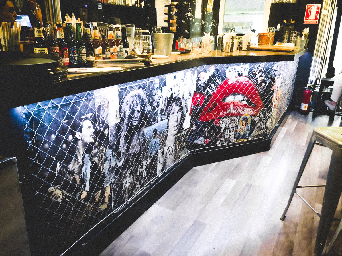 ZokoZahara's tweet photo. Nos corre por las venas, nos decora la barra. #RockAndRoll 🤘🏻🤘🏻🤘🏻
https://t.co/WfW2Jqmrt9

#Zokoinómanos #FelizLunes #TribuGastronómica #ZaharaDeLosAtunes #Cadiz https://t.co/4ViKffnZqe
