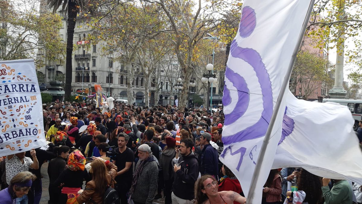 cuecehabas's tweet photo. @radiopedaluy Especiales gracias a @laimbailable y a La Melaza. Y a les clowns, y al ajedrez gigante, y a biodanza, y a títeres y danza de la esquinera, y del espacio de desarrollo armónico, y del socat, y, y, y... las grandes ausentes: las instituciones públicas. https://t.co/t44QW0AAvi