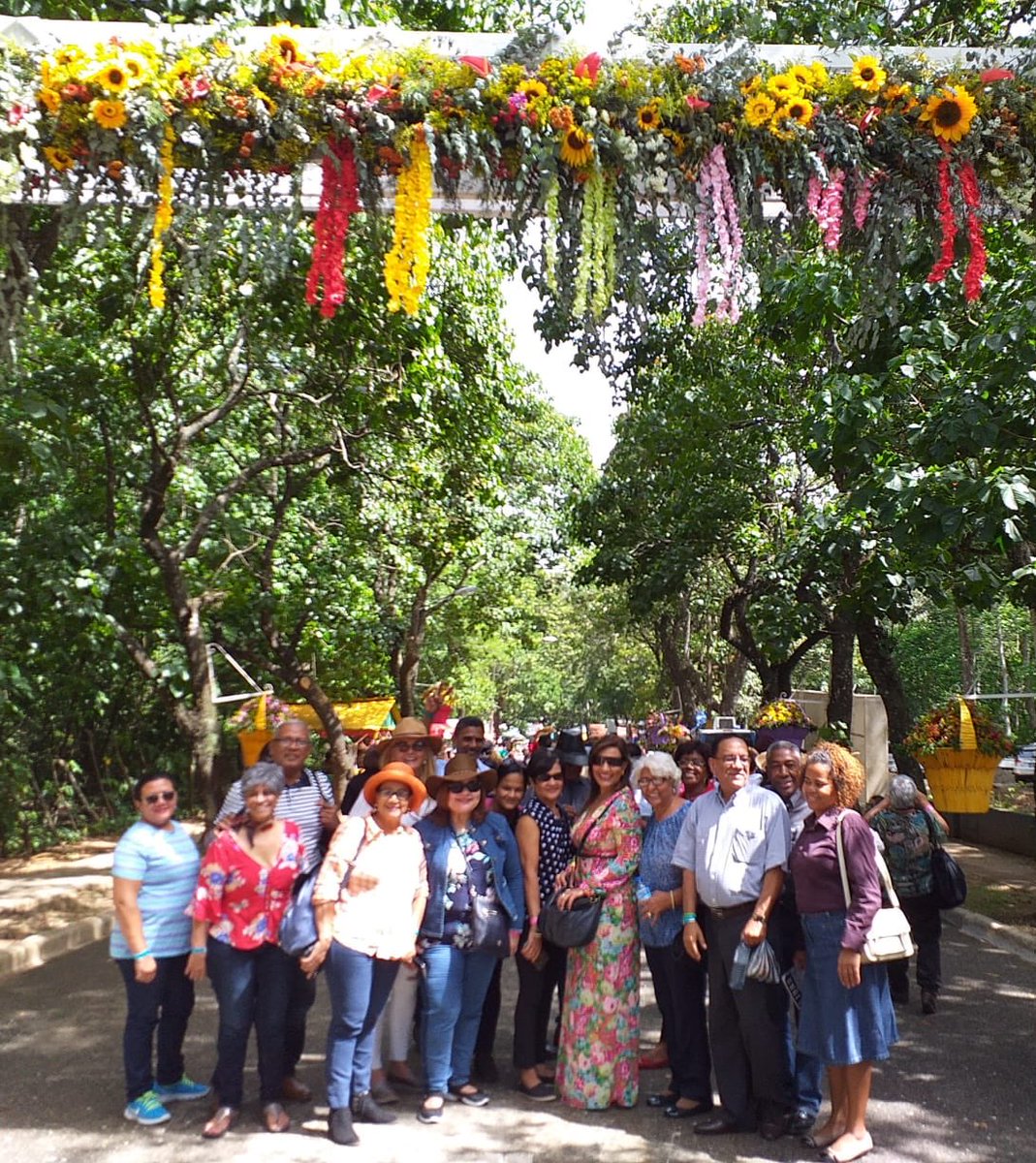 GeaVasquez's tweet photo. Precioso el festival de las flores en Jarabacoa, Confenagro presente, sin produccion no hay nación. https://t.co/JmxW36guPr