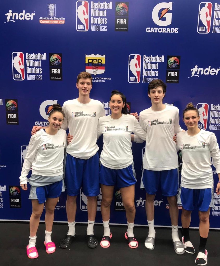 Agustin_Bo_'s tweet photo. Agustín Ubal, Mateo Bianchi, Camila Kirschenbaum, Florencia Niski y Emilia Larre Borges en el segundo día del “Basketball Without Borders América” que se encuentra llevando a cabo en Medellín, Colombia.
Gran oportunidad y experiencia para continuar con su desarrollo. https://t.co/fur6GQKfKO