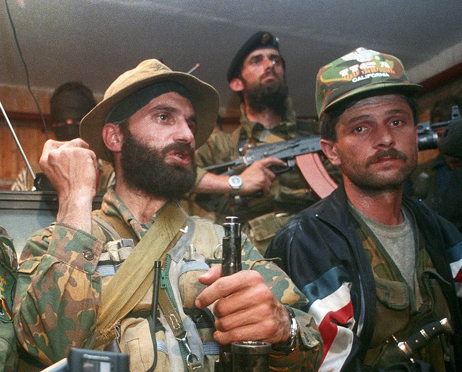 fivepublic's tweet image. 24 года назад, 14 июня, чеченские боевики во главе с Шамилем Басаевым совершила атаку на Будённовск с последующим захватом больницы и заложников: vk.com/wall-156389586…