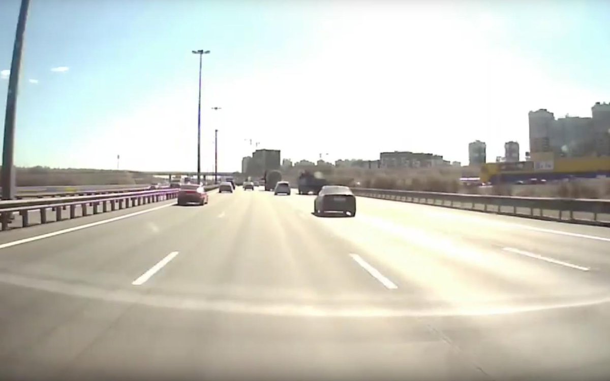 fivepublic's tweet image. «На КАД у городов Кудрово и Мурино работают автоподставщики. Работают в две машины или сцепкой тачка + мотоцикл: vk.com/wall-23742946_…