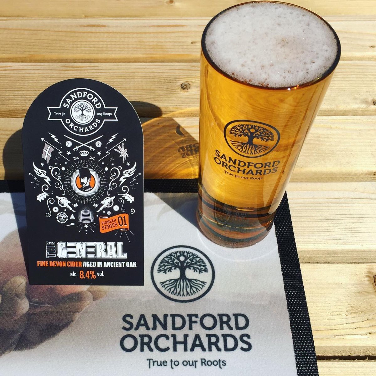 Guest Cider <a href="/BearandBlacksmi/">TheBearandBlacksmith</a>  Proud to be introducing the first guest cider,The General from @sandfordorchards. Fine Devon Cider. Watch this space for the next cider on tap 🍎.Cheers 🍻 

#ultralocal #devoncider #finepint #cheers #bestpubindevon #ciderinthesunshine #southdevon