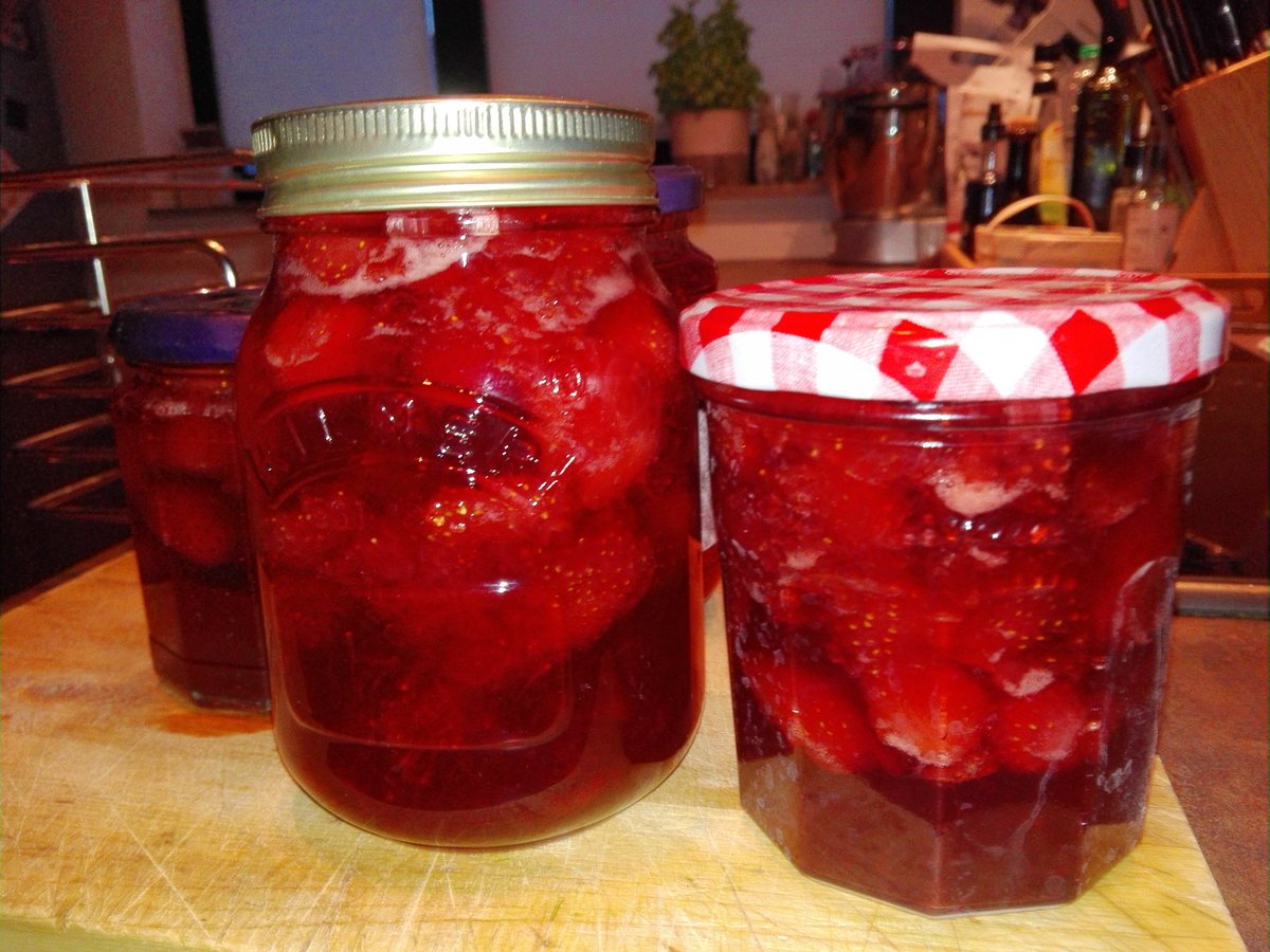 GordonFeld's tweet photo. Cleaned the kitchen, made strawberry jam and soothed the baby... #scienceparent https://t.co/xIginSdPpl