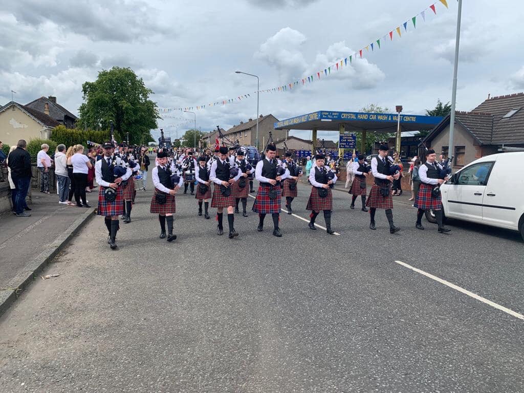 FireWhitburn's tweet photo. Fantastic day and tremendous crowd as crew @FireWhitburn supporting Local Community Whitburn Gala day accompanied by @fire_scot Novice Juvenile Pipe Band, #SFRNJ #RDStrong https://t.co/yv2j1bE8J7