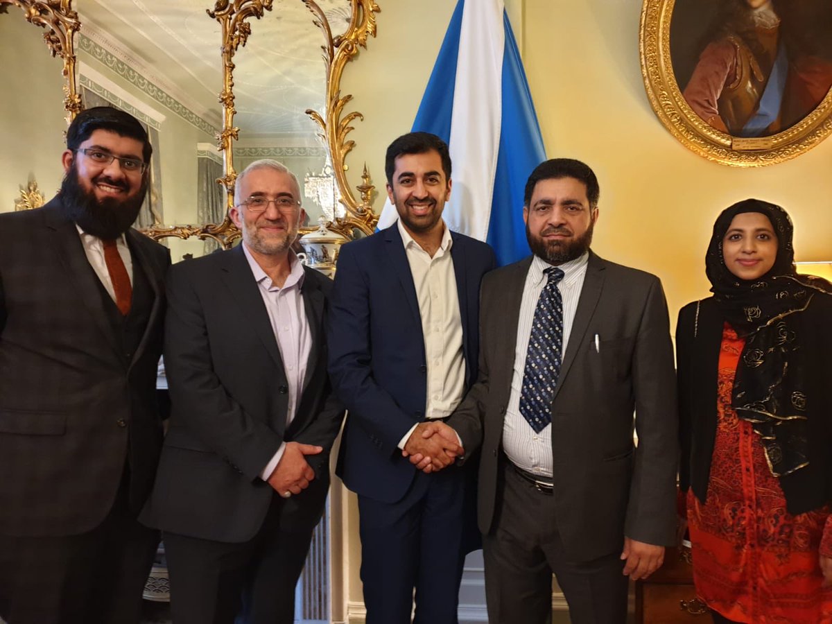 MuslimScot's tweet photo. MCS Executive enjoys our catch up today with Justice Minister @HumzaYousaf at today’s Eid Reception #MuslimsInScotland https://t.co/f0ZK2p0zZ0