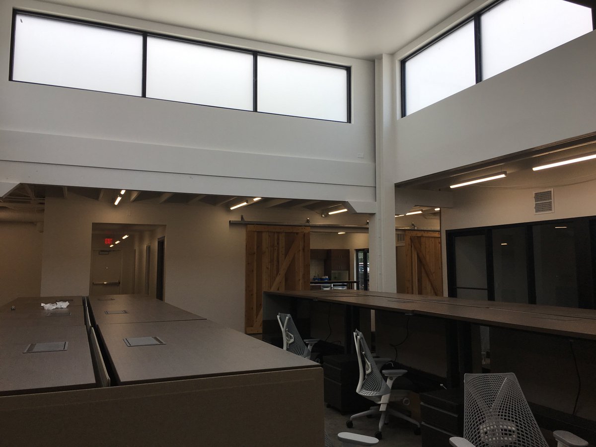 Red5Const's tweet image. The 10th &amp;amp; Main project! Wow! What a transformation!! This old warehouse is now new modern offices with the first tenant moving in soon.

#red5construction #officespace #downtownbentonville