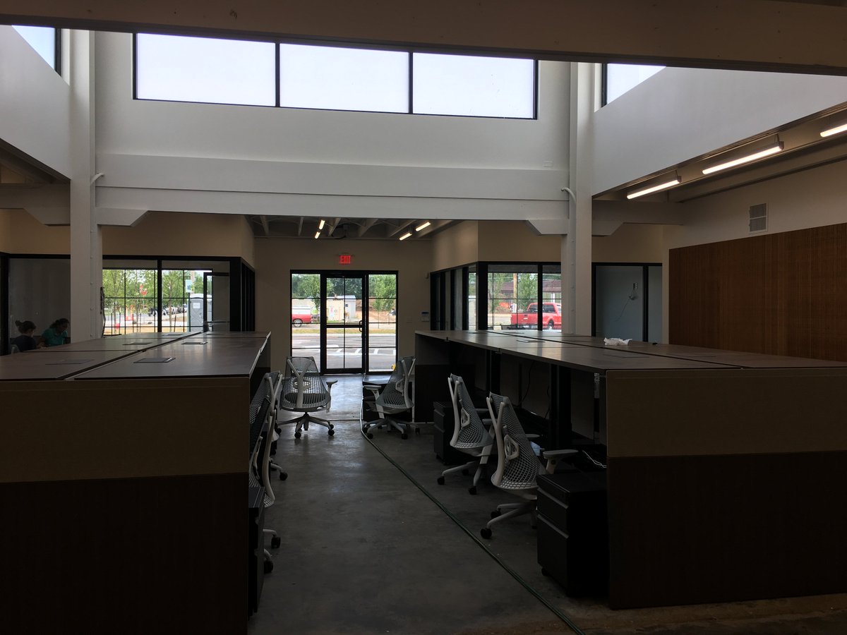 Red5Const's tweet image. The 10th &amp;amp; Main project! Wow! What a transformation!! This old warehouse is now new modern offices with the first tenant moving in soon.

#red5construction #officespace #downtownbentonville