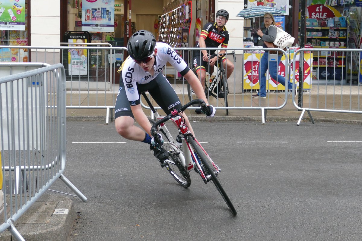 Mike_Mondie2's tweet image. Two good strong rides from @JudeMunday1 @_BCDS_ 
Moved up 30 places through the field in Saturday's @BritishCycling National Youth Series and was in the lead peloton for Sunday's #MineheadGP for a top 20 finish
#AllezBCDS
#MojoBack
@WbourneAcad_PE
