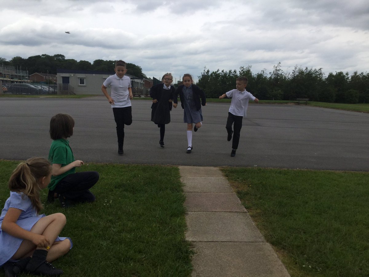 SAl_Highlands's tweet photo. How does exercise impact on our lung capacity? More fun from science day last week! @HighlandsPS https://t.co/xwP7Tlsa7O