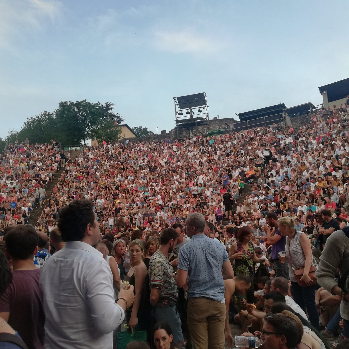 #hollydaysband en 1ere partie du concert de #zazie c était très chouette..première.fois que je vois le  groupe on stage et la fin sur l odeur des joints était formidable <a href="/Hollydaysband/">Hollydays</a> @fourviere