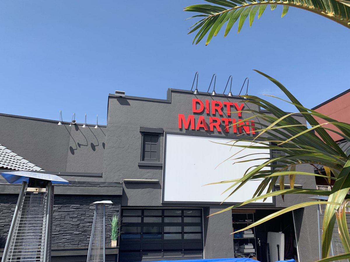 _dirtymartini's tweet photo. Come visit the patio at @_dirtymartini  this weekend! It’s just beautiful. @Kidmyn @brunofalvo @DJAlberthmoreno #oakville #mississauga #burlington https://t.co/H1McNbCtPj