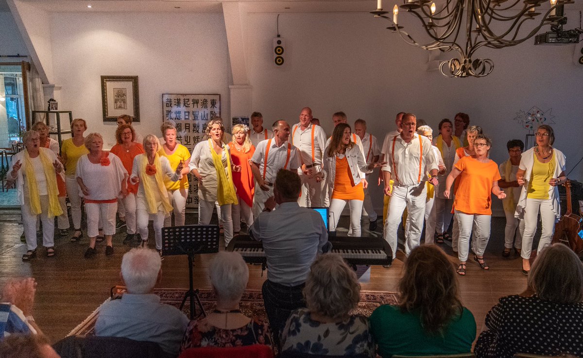 Ons 15 jarig bestaan hebben we uitbundig gevierd met concert Let the sun shine in het gastvrije theatercafé <a href="/LeBrocope/">le brocope</a> in #Oldeberkoop. We hebben genoten, mede dankzij het enthousiaste publiek! Op naar de volgende 15 jaar 🎶.
Credits foto: @FocusCreatief