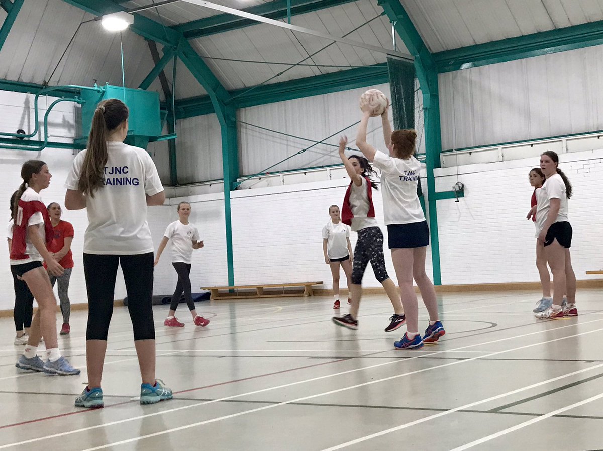 FPLArchitects's tweet photo. Great session for @traffordjuniors u13 regional squad tonight with @TeamLeota #BallSkillsDevelopment #FootSpeed #TimingPractice #StarInterceptors https://t.co/L3LgOuotq6