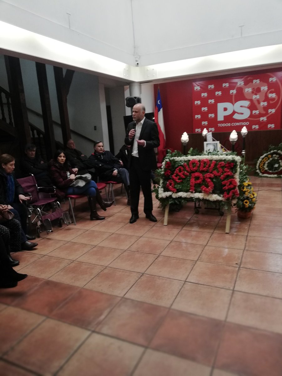 BrigadadePerio1's tweet photo. La Brigada de Periodistas Socialistas despide al colega y compañero Hernán Uribe @PSChile @ChilePeriodista @PatoMartinezT_ @natygondiaz @Brigada_PS @bancadaPSchile @prensaps https://t.co/D4ngLMVoMK