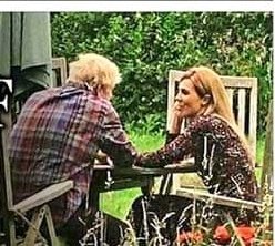 Visit_Wakefield's tweet photo. News:
Despite relationship problems, Boris Johnson's girlfriend still takes time to speak to a homeless man. https://t.co/anivWfl9Ry