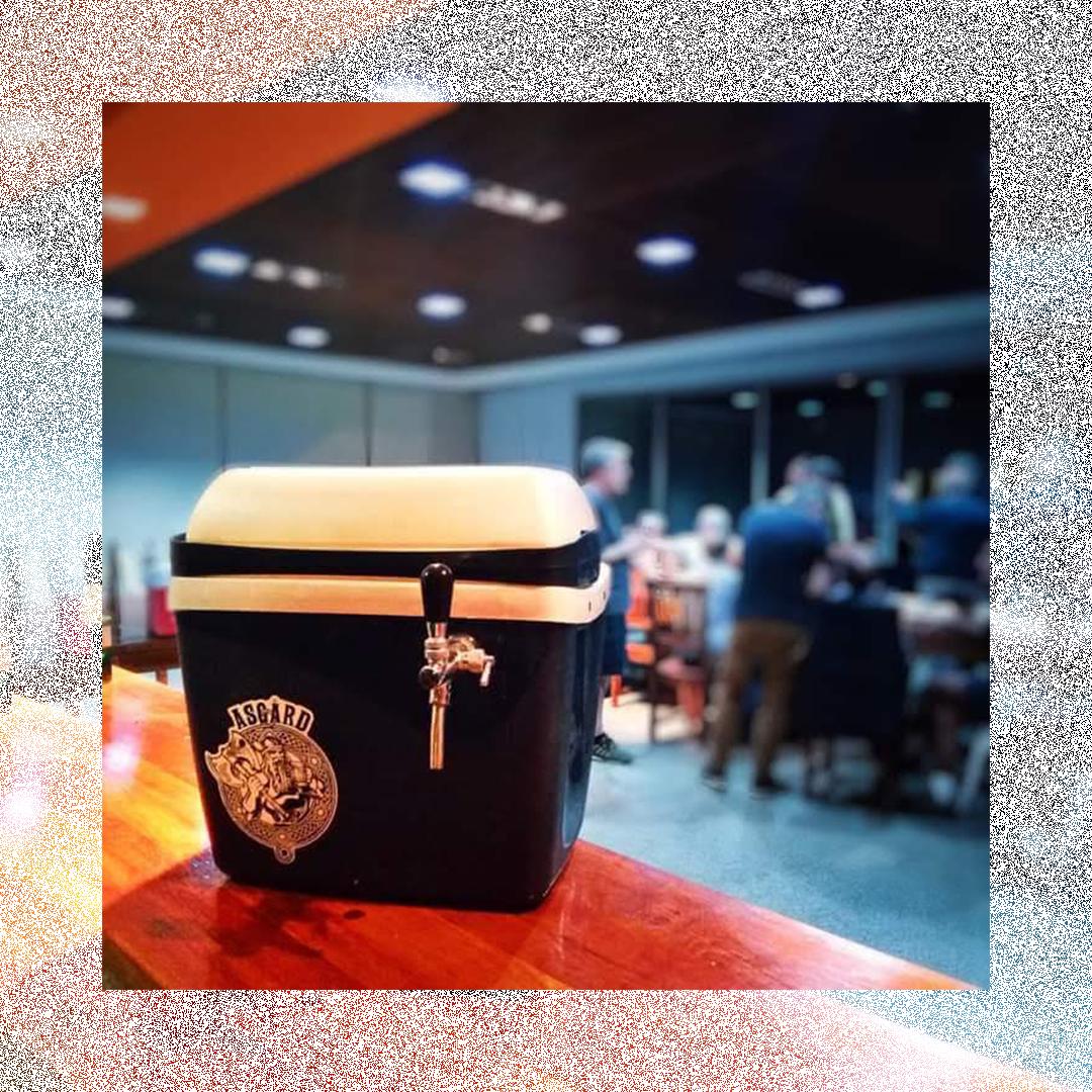 dondesalircbaof's tweet photo. 🍺 Choppera de 10 y 20 lts para tu evento privado 🍺
.
PAMPEANA HOPPY GOLDEN rubia, dorada ,aromática con 5% de alcohol
.
Lo mejor de la cerveza para vos #AsgardCervezaArtesanal !!
-
-
-
 #Invita #CbaWebDesing #DondeSalirCba #DondeSalirCbaOf #StudioContentCba #Donde #Salir #Cba https://t.co/51Z6D0xiTQ