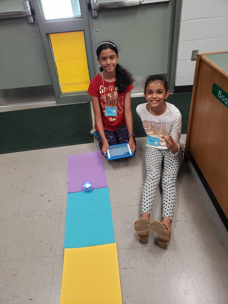 PippTina's tweet photo. Hello Sphero! ESSP5 Deer Park students were lighting up the classroom today. @Gifted_HCPS @SpheroEdu 
#ESSP5 #coding #4daysthatchangelives https://t.co/WhUcxBqRu9