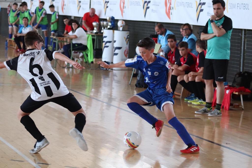 cfs_launion's tweet photo. ¡Qué gran jornada de fútbol sala la vivida ayer! ¿Quieres recordar algunos momentos? Échale un vistazo a nuestra galería de fotos.
Más fotos ➡️ https://t.co/8d410yw8vc
#SomosUnión #CopaFFCV https://t.co/16s2i3PoCT