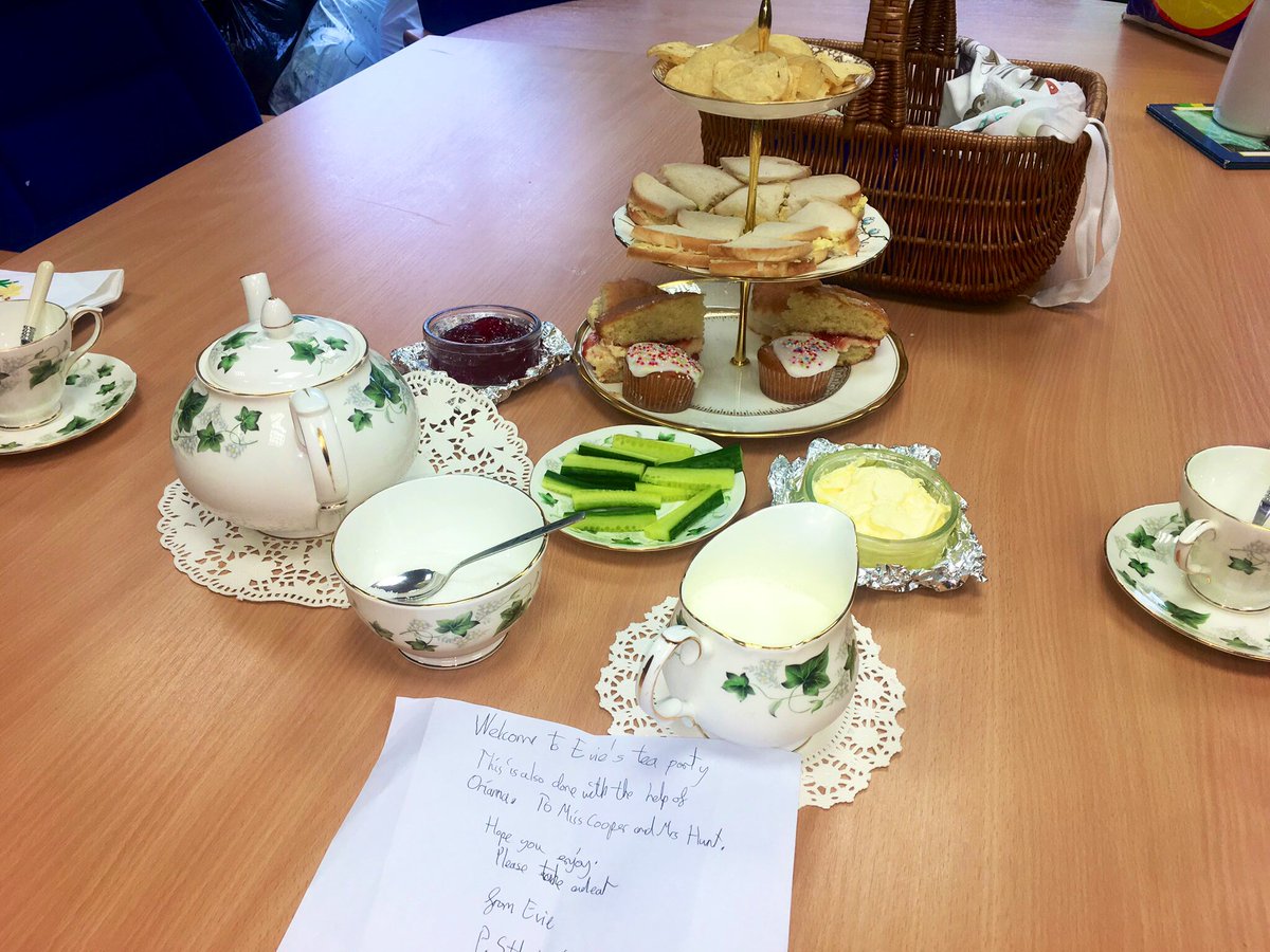 Year4Middletho1's tweet photo. Thank you so much Evie for our afternoon tea!! 🧁🍰☕️ Mrs Hunt and I absolutely LOVED it and we totally agree, it is definitely a reason as to why Britain is so great!! #ProjectBasedLearning #AboveandBeyond https://t.co/nlHFTt1xvi