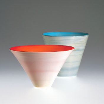 olnickspanu's tweet photo. These two vessels, ‘Incamiciati’ were made with Venini &amp; C. in 1936-1940. They are composed of “tramonto” and “alba” glass cased in several layers of colored #glass. The colors are characteristic of #TomasoBuzzi’s production, whereas the shapes are designed by #CarloScarpa. https://t.co/ERer4y22mI