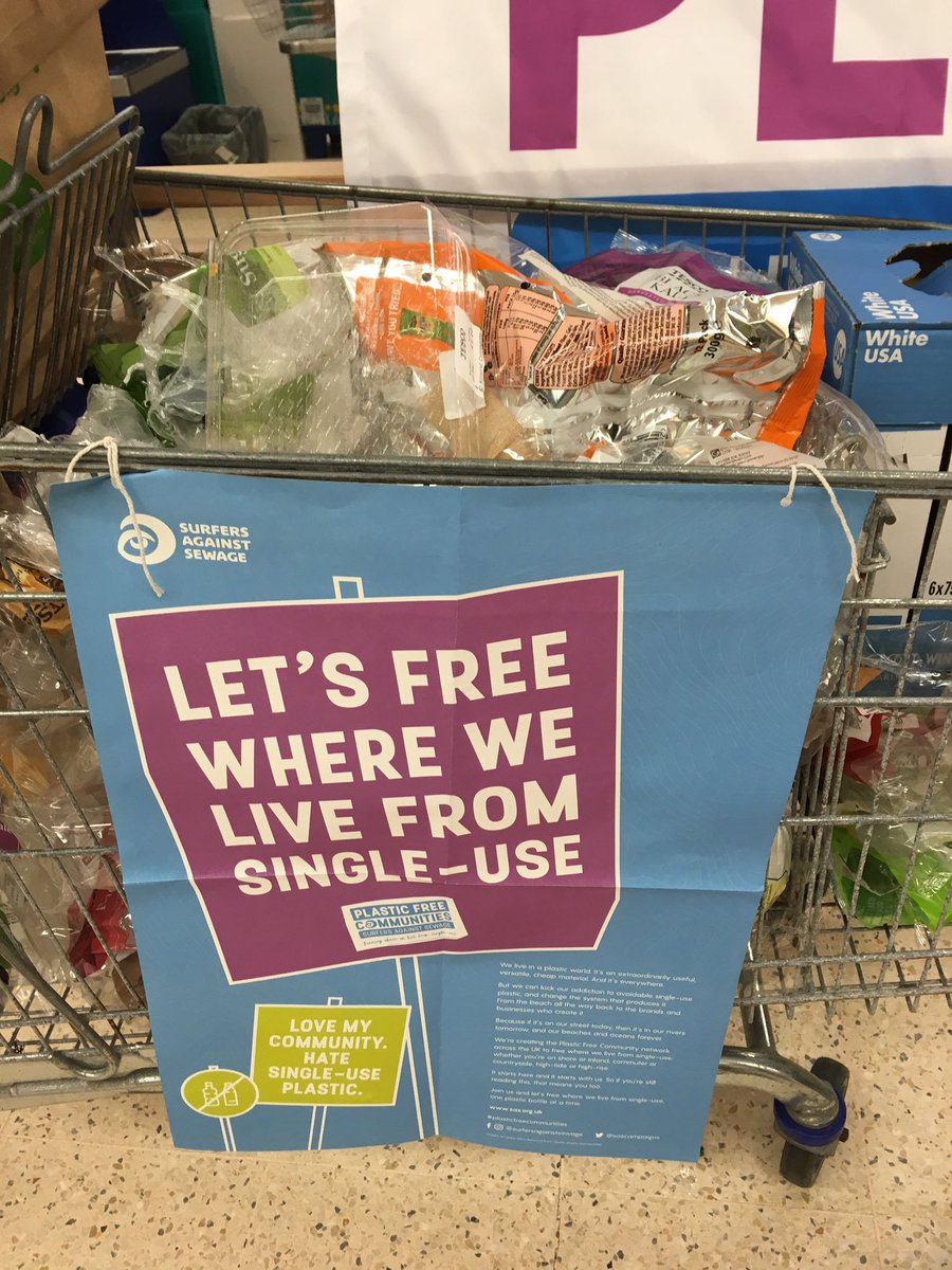 sascampaigns's tweet photo. This year we held the UK’s first nationwide #MassUnwrap - with our #PlasticFreeCommunities handing plastic wrapping BACK to supermarkets. 💪 #WarOnPlastic #OurPlasticFeedback

Find your nearest community to help unwrap where you live from avoidable plastic https://t.co/ehSCwjKz3S https://t.co/JoraYJTFiZ