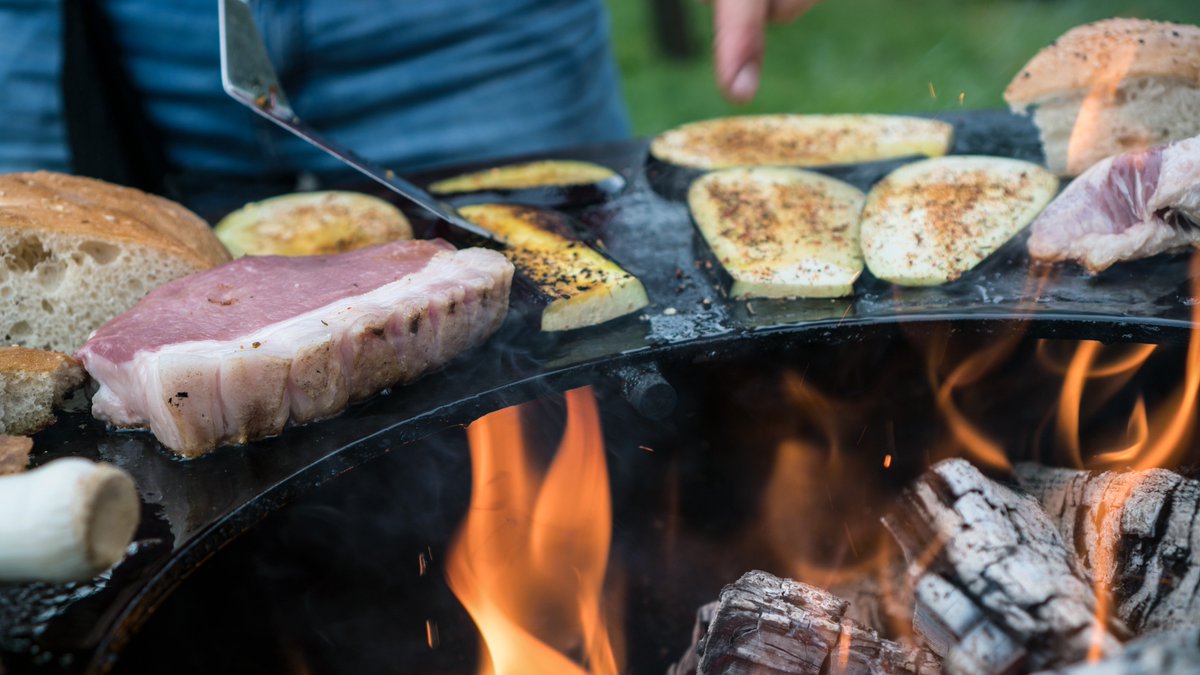 RemundiG's tweet photo. MACHE DEINEN #GRILLABEND ZU EINEM #KULINARISCHEN #ERLEBNIS!
Ob #Fleisch, #Fisch oder #Gemüse – altbewährte #Grillspezialitäten lassen sich mit ein paar #cleveren #Variationen und #Ideen neu interpretieren und sorgen für das #Highlight auf jedem #Grillabend. https://t.co/BVuVrjmtvh