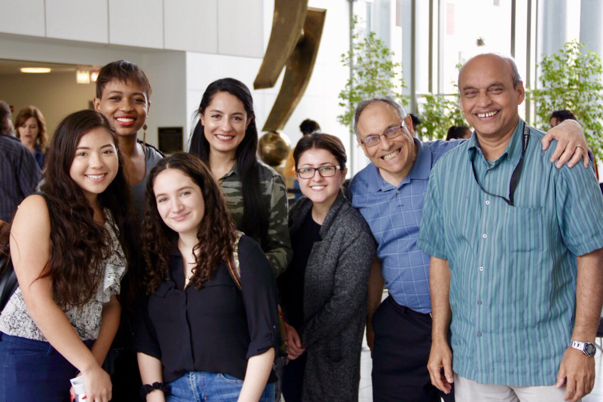 Thrilled to have #ChicagoEYESonCancer high school students join our #BreastImaging research team at @UChicagoMed! Let the summer fun begin 😎 @UCCancerCenter