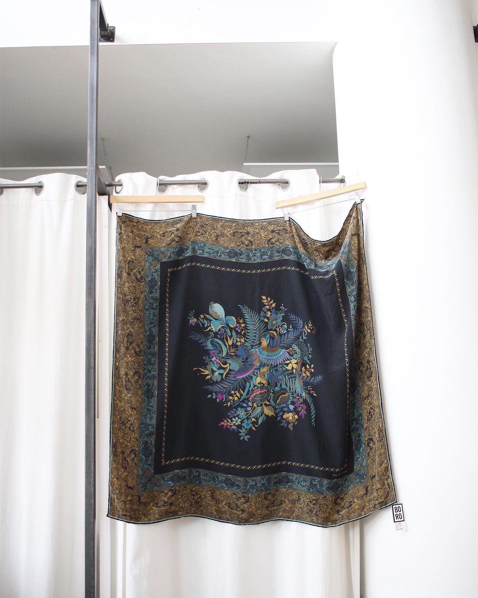 BoroResale's tweet photo. A true gem: 70s silk! 💎 Use as a scarf, tie into a top, hang on your wall ❤️ #damaren #vintage #secondhand #consignment #goodfinds #quality #storied #detroit #detroitconsignment #detroitretail #vintagestore #designerconsignment #love #detroitbusiness #detroitretail https://t.co/cEcpaieBxl