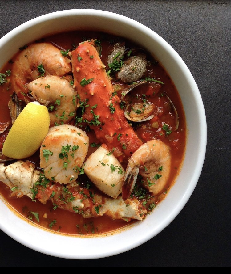 ColumbiaTower's tweet photo. “Farm to Feast” welcomes Summer with a Traditional Cioppino featuring Copper River Salmon!
Tuesday,June 25 ~ 6:00 PM
$30 includes a 5-Course Family-Style Meal &amp; no corkage fee! Must RSVP (206) 622.2010 https://t.co/KXreHp2Kva