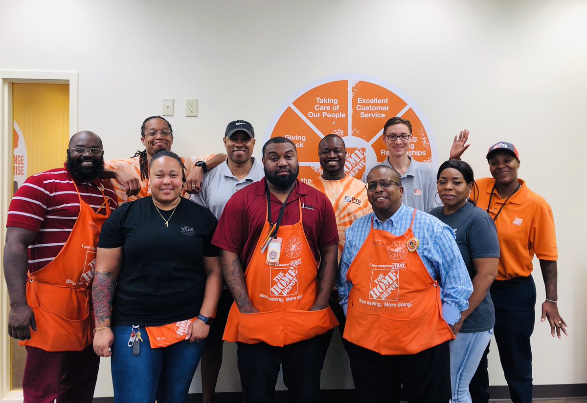 HDProGirl_CN's tweet image. Proud to hold our first DC Advanced Development class today with an awesome group of associates! Excited about the future! #OneSupplyChain #DCAD @dougschmidt23 @JenniferSGagne1 @troyer_paige @Mcgalec99 @Travis0703 @CourtneyRodden1