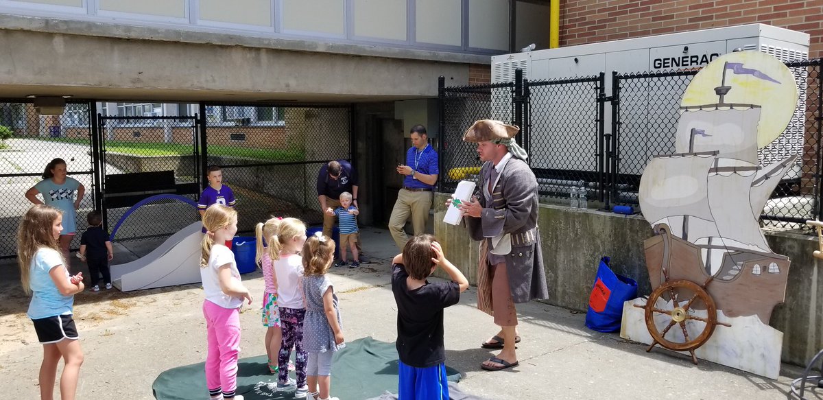 OSDNatureCenter's tweet photo. Captain Sandy Bottoms came to the faculty picnic today to recruit and train young buccaneers.   Quite a handsome pirate I might add  ;) https://t.co/fdVaMKIwHd