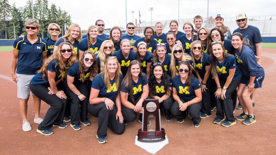 Libkepro's tweet image. University of Michigan softball team trains with the Libke Pro softball fielder, if you're looking to play at the next level, train like them with the Libke Pro softball fielder. #libkepro #softball #fielder #trainlikeapro #universityofmichigan