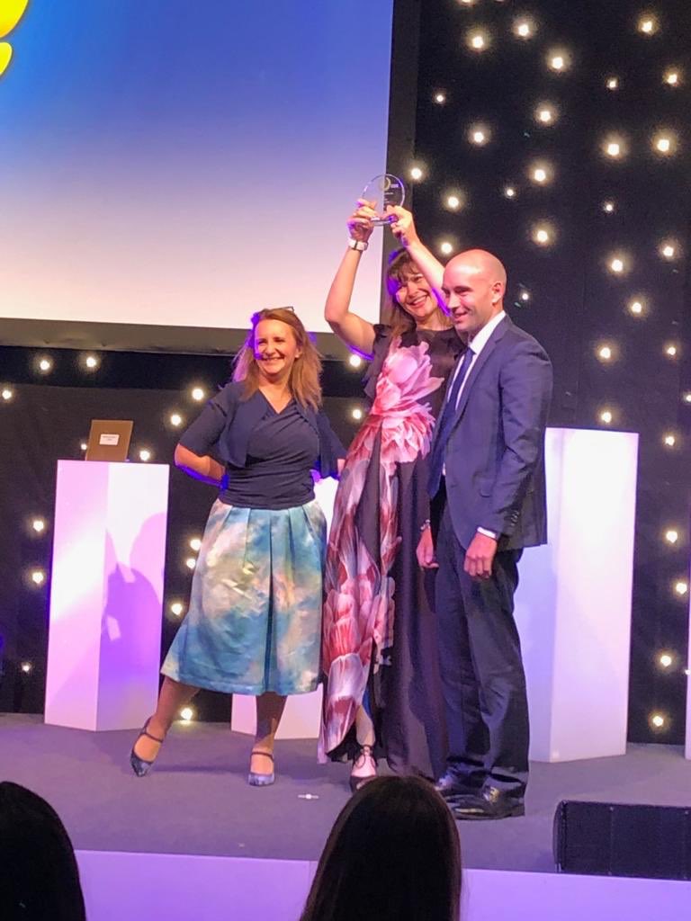 @yourseddon very own rising star Rob Noon presenting the inspirational leader award to Amy Griffith @HousingPlusGrp Congratulations! @_HousingHeroes