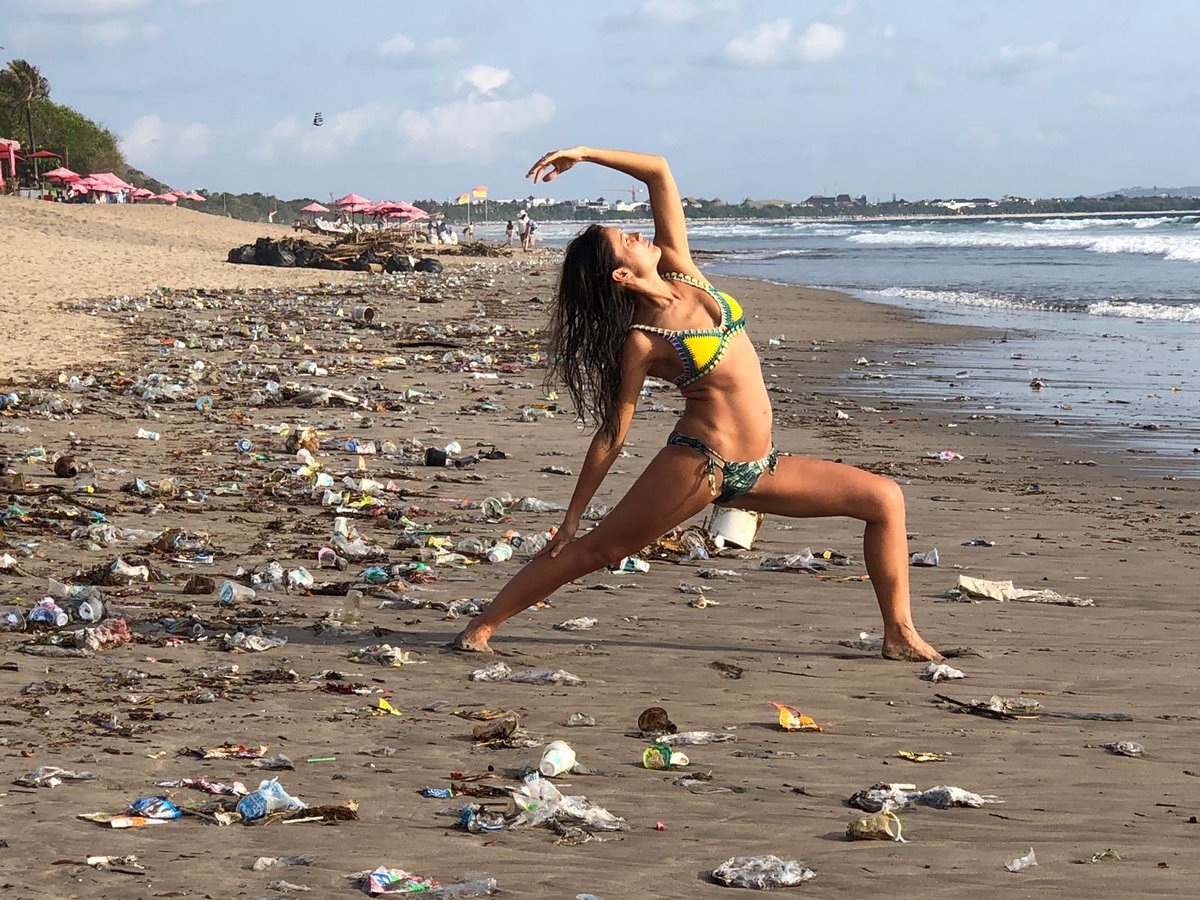 jules_brook's tweet photo. ⁦@HughFW⁩ I was trying to take some pics of the Bali sunset (left) but the images on the right show the reality. Beach was cleared every couple of hours(you can see the black bags full of plastic) and the plastic just kept coming back. #ourplasticfeedback #WarOnPlastic https://t.co/tJ310mt2ng