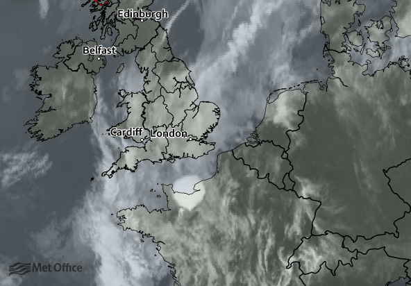Netweather's tweet photo. ⚡️Watching developments over France, forecast to move to SE England, East Anglia #Thunderstorm #Lightning #hail #Sferics https://t.co/nQYQlQwKBb