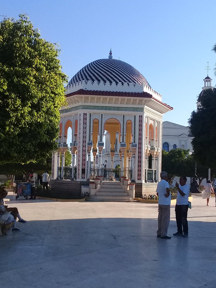 Aquí estamos celebrando el cumpleaños 95 de la glorieta morisca, símbolo de la ciudad de Manzanillo o conocida como la novia de la ciudad. También es monumento nacional. #SomosCuba #SomosRevolución