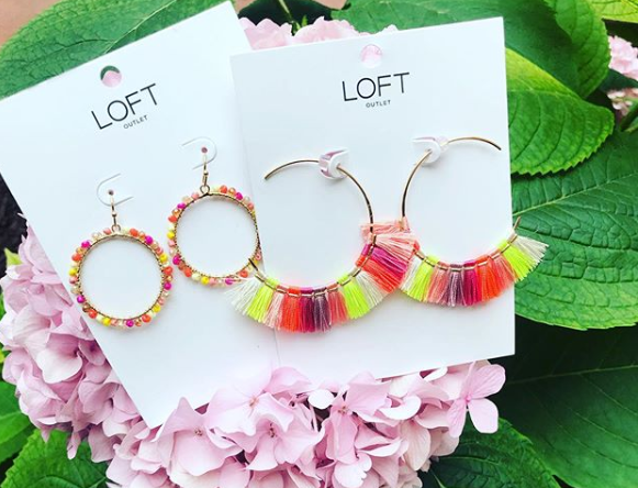 TangerOutlets's tweet photo. Prettiest jewels at #LoftOutlet for under $15!
https://t.co/y9jMnimK7N https://t.co/2fv8s9yqtK