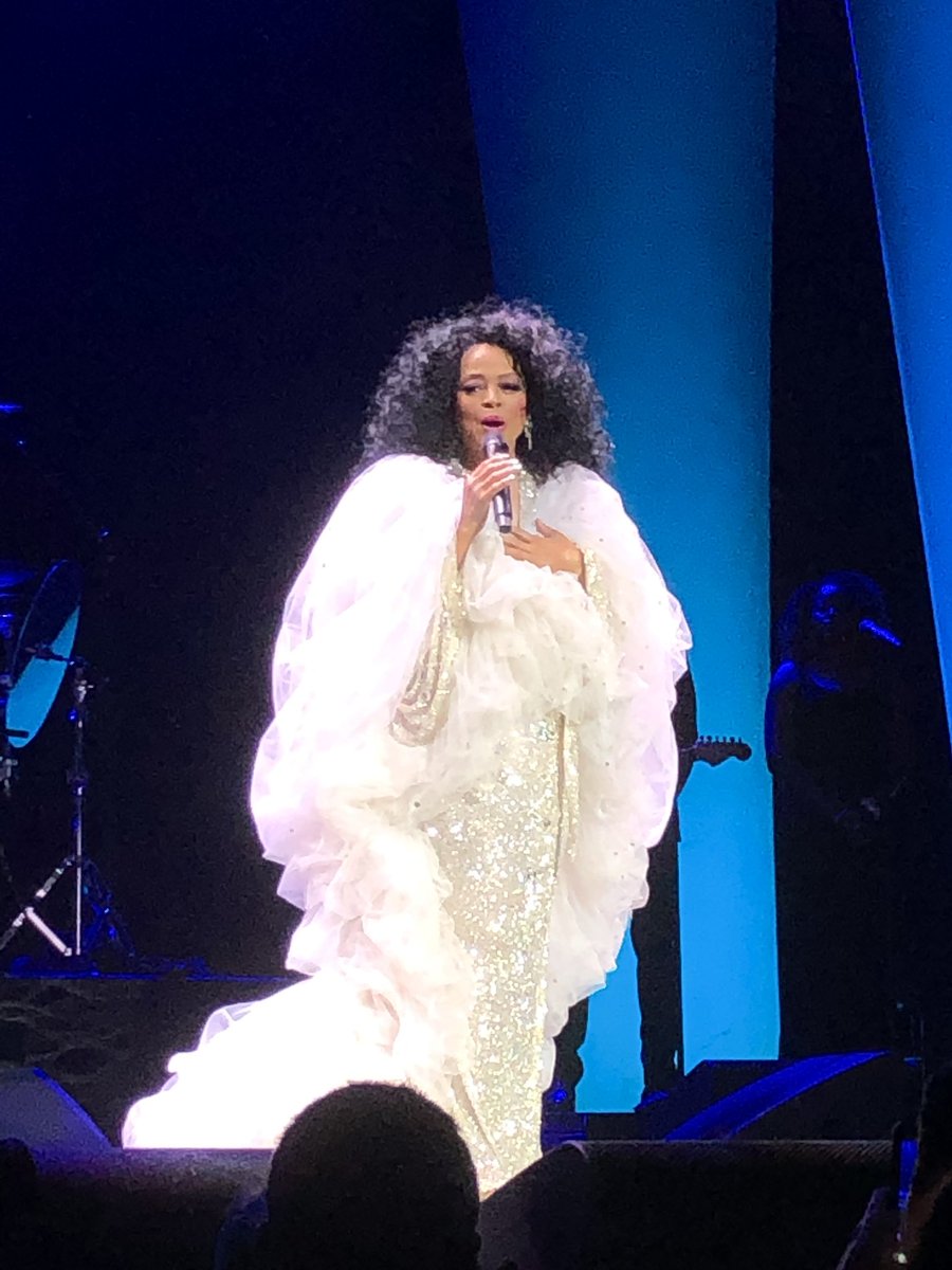JosephNeizer's tweet image. A phenomenal Diana Ross show this evening, thanks to TD Toronto Jazz Festival
