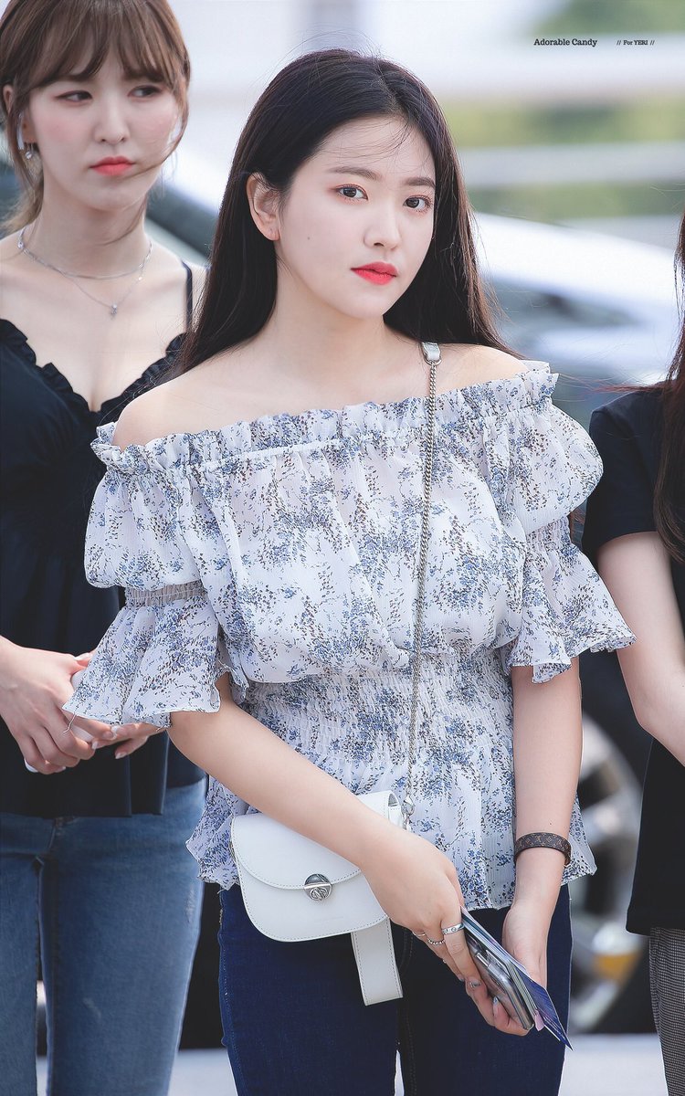 yeriarchived's tweet photo. 180727 🌬 https://t.co/FYxuWkdeFm