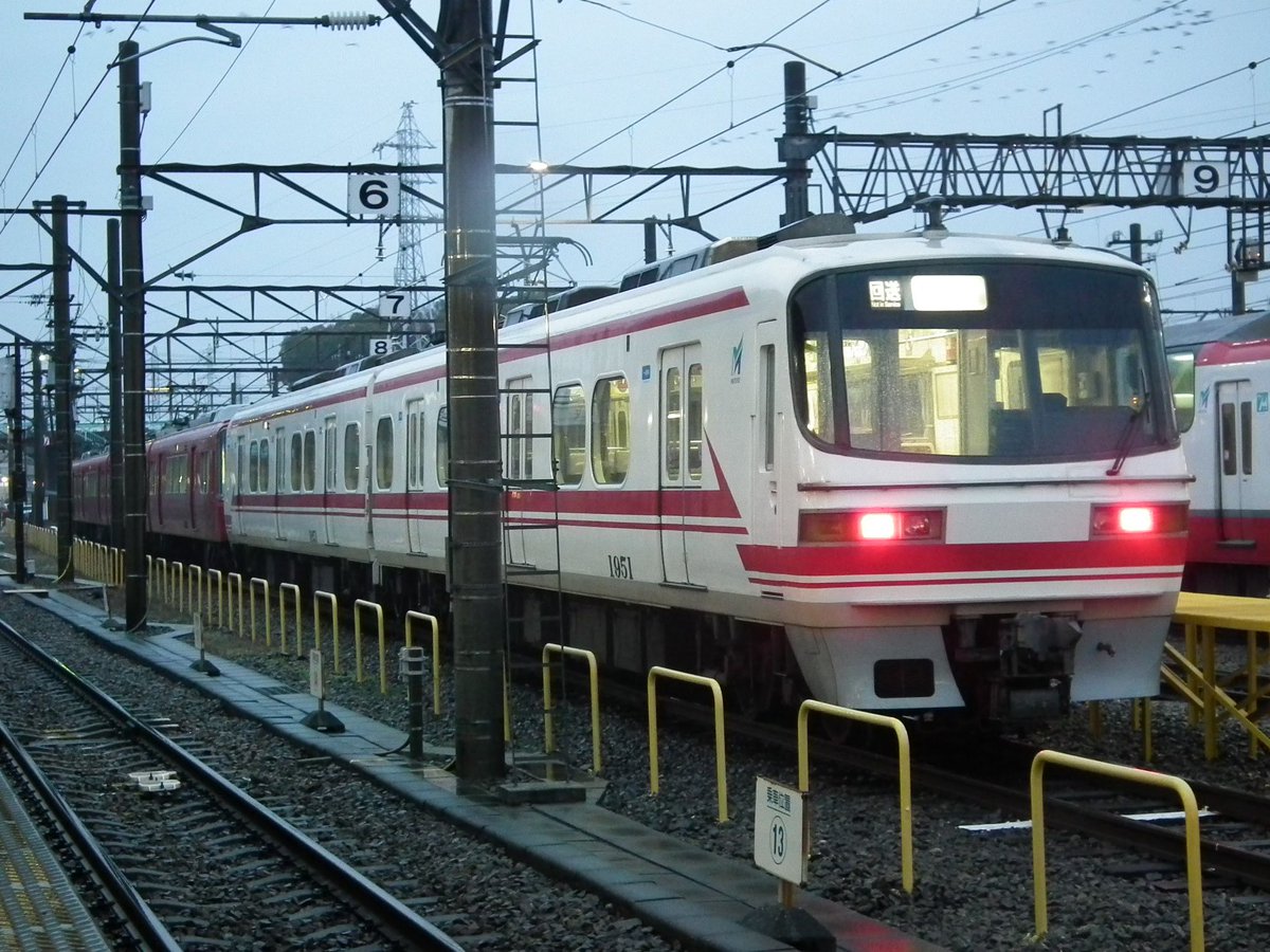NNbH9VkRJxkmf0m's tweet photo. 名鉄電車撮影記録
今は亡き1850系1851F!
1枚目 国府宮はだか祭り臨時増結輸送1851F+1131F 笠松駅撮影
2枚目3枚目
1851F廃車回送 回9006レ
須ヶ口駅 大江駅撮影
4枚目 名電築港駅廃車解体中1851F
#名鉄電車
#名鉄1850系1851F
#1851F
#名鉄 https://t.co/XAB1nfh3cF