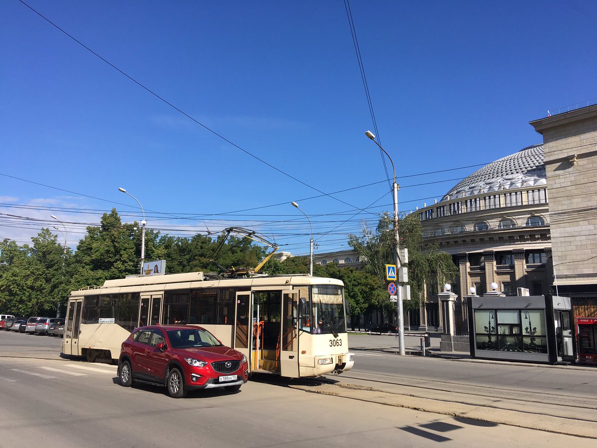 tramvay13's tweet photo. Иногда и постоять, отдохнуть не грех. О��обеннно в такую тёплую погоду. https://t.co/fKcDHzE60p